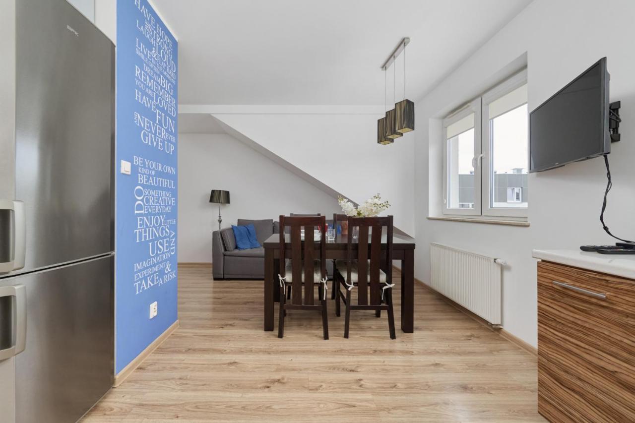 Comfortable & Cozy With Balcony - Klimasa By Renters Apartament *