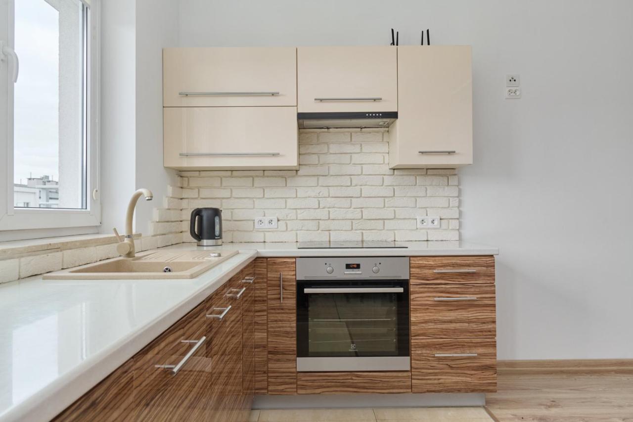Apartment Comfortable & Cozy With Balcony - Klimasa By Renters