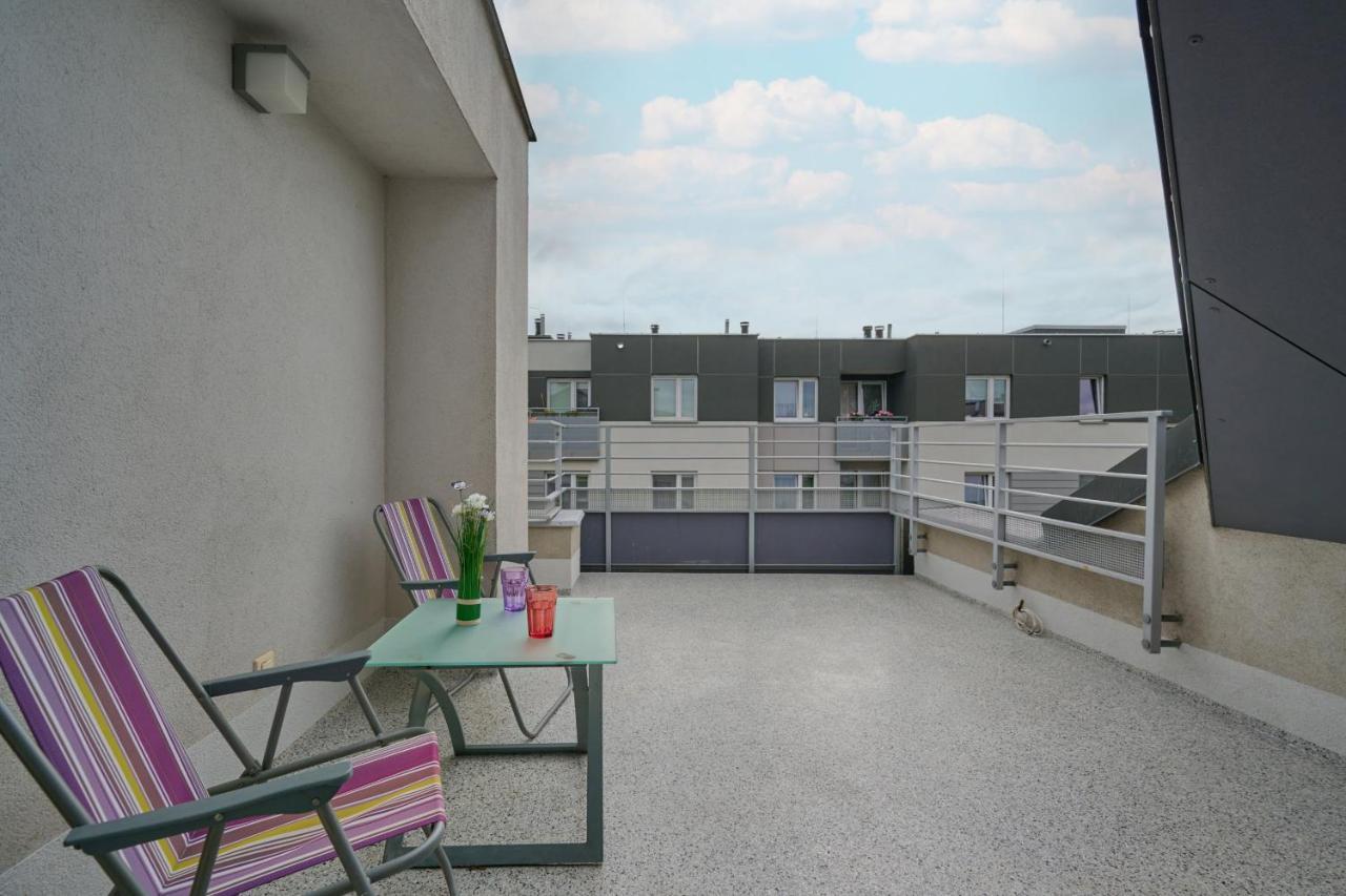 Comfortable & Cozy With Balcony - Klimasa By Renters Wroclaw
