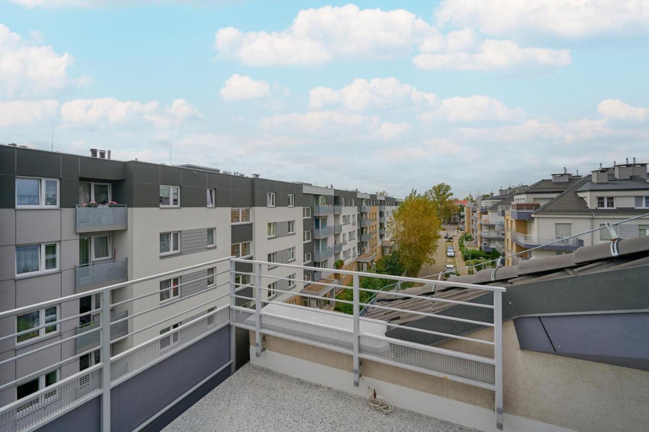 Apartment Comfortable & Cozy With Balcony - Klimasa By Renters Wroclaw