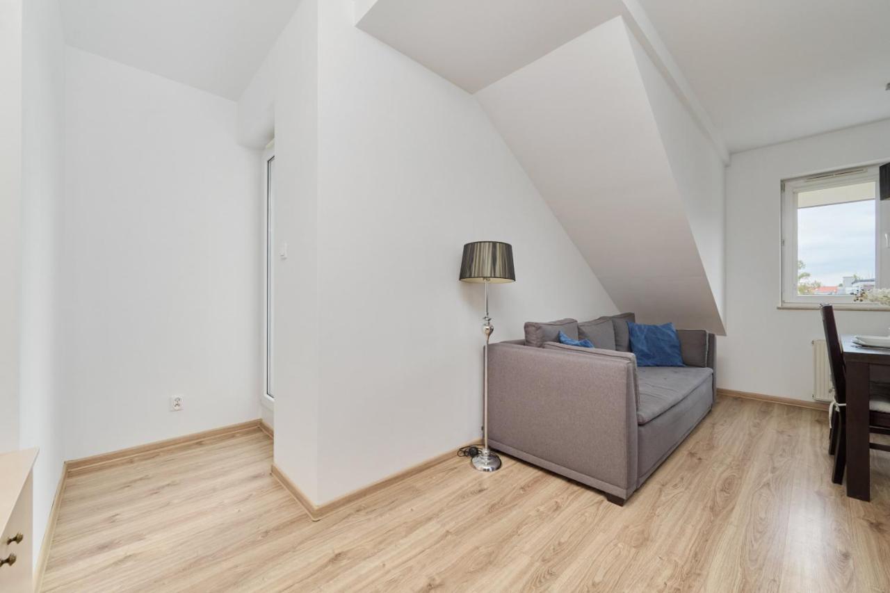Apartment Comfortable & Cozy With Balcony - Klimasa By Renters *