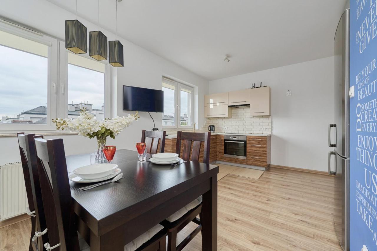 Comfortable & Cozy With Balcony - Klimasa By Renters Apartment *
